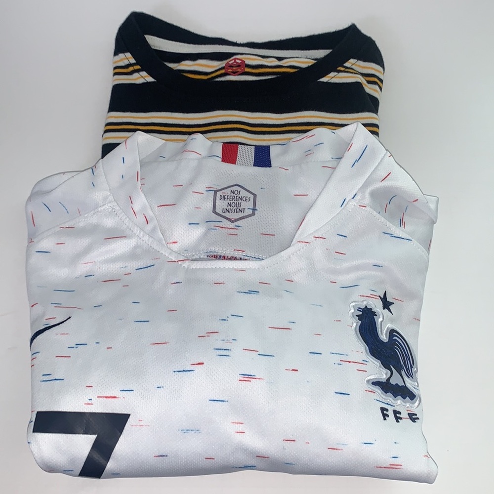 Bundle of 2 short sleeve t-shirt size  s